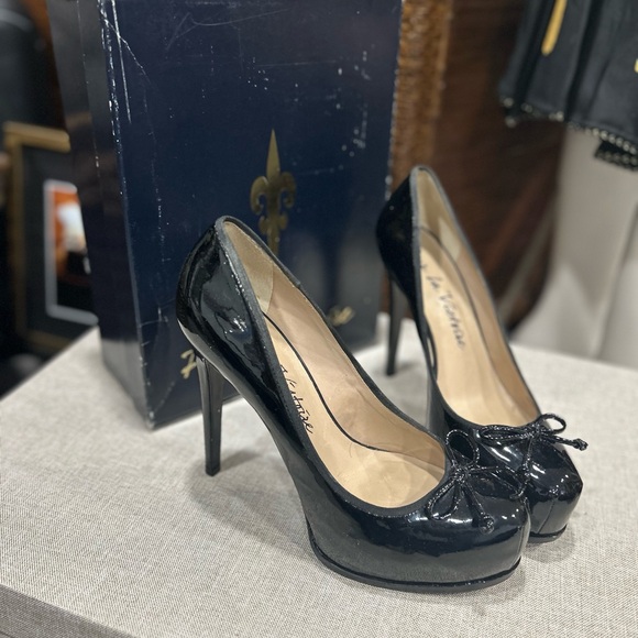 Pour La Victoire Black Patent Leather Heels - Picture 2 of 7